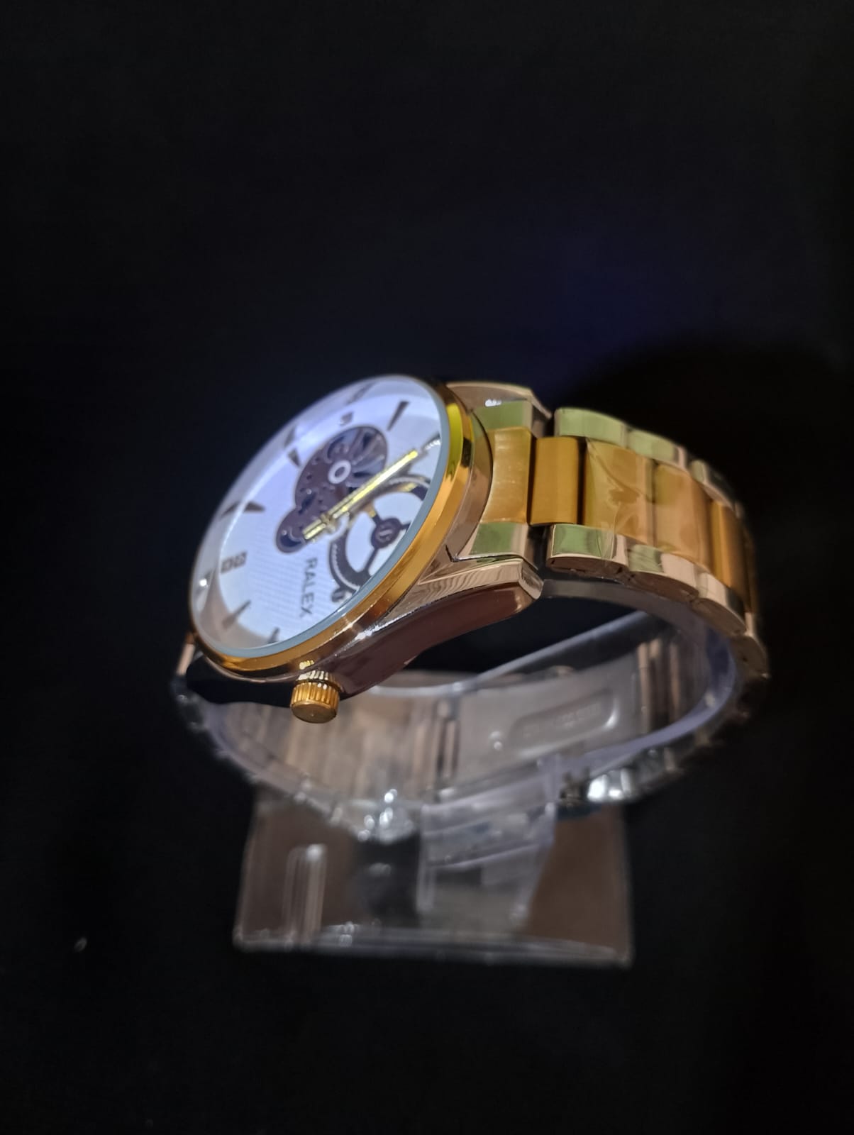 Gold & Silver Finish for a Bold, Timeless Look."