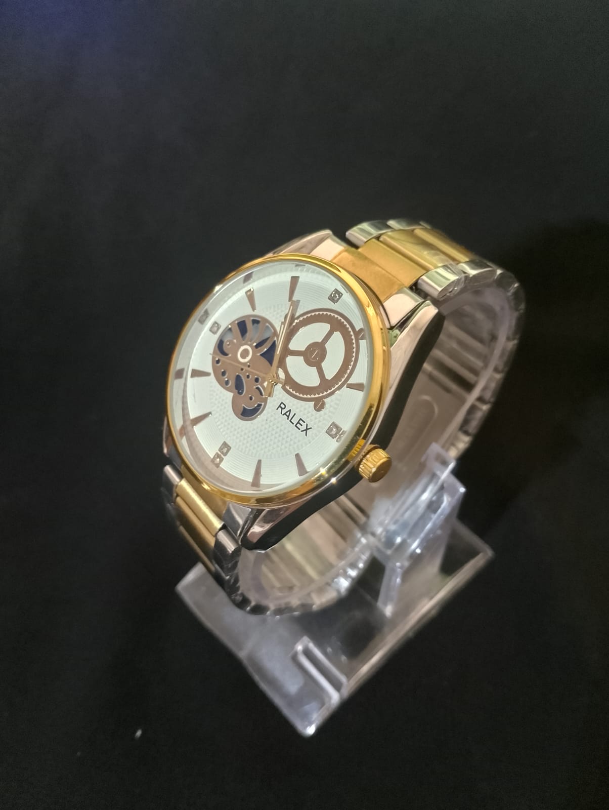 Gold & Silver Finish for a Bold, Timeless Look."