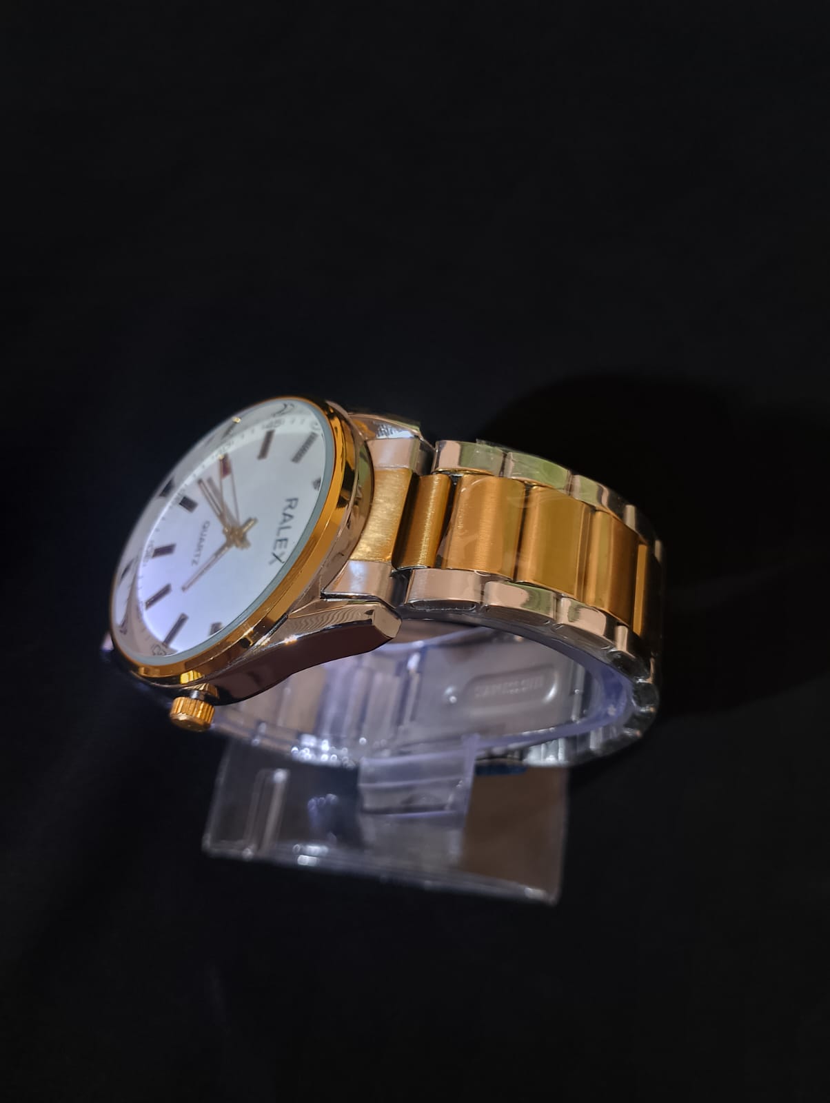 Gold & Silver Finish for a Bold, Timeless Look."
