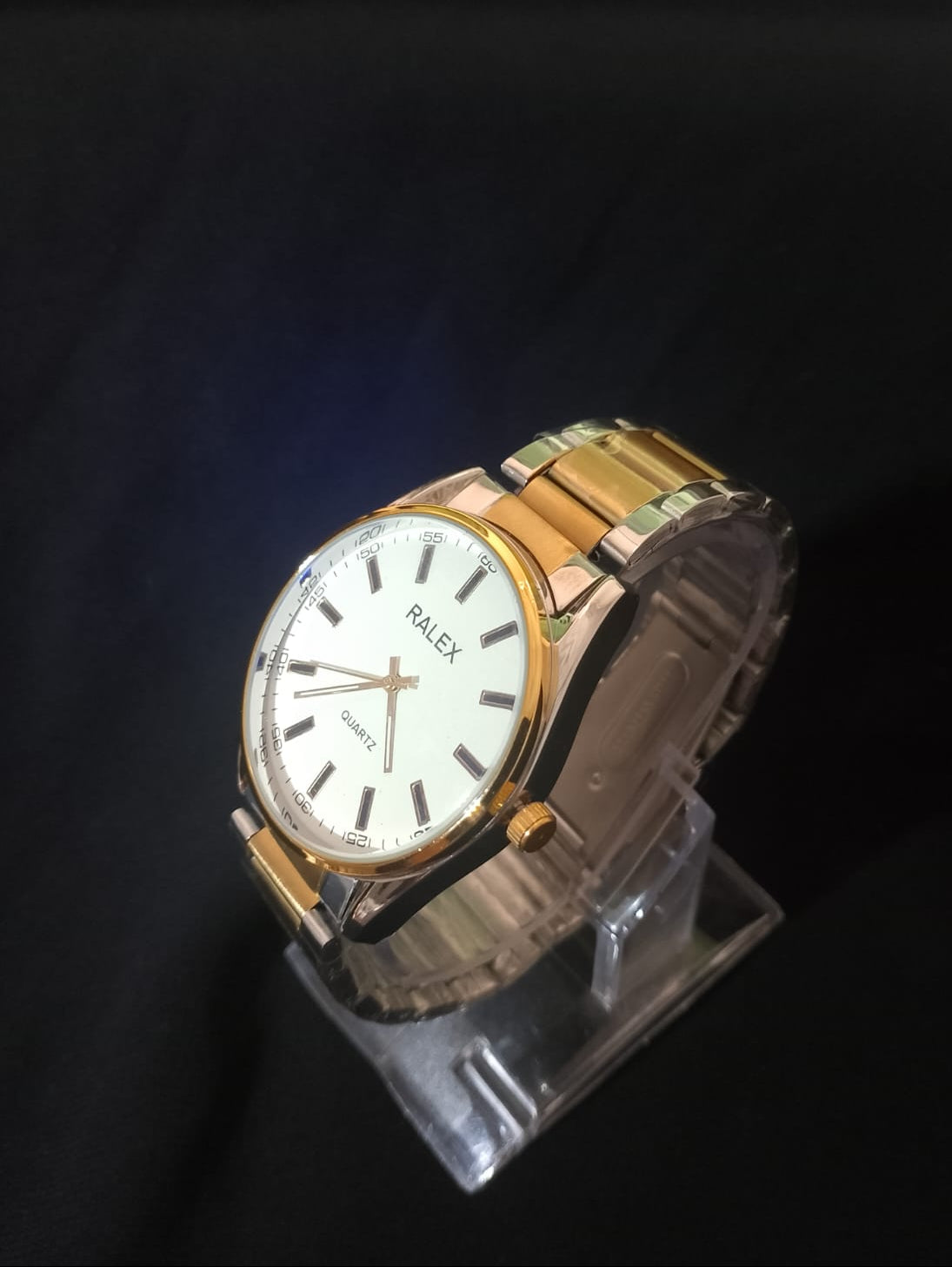 Gold & Silver Finish for a Bold, Timeless Look."