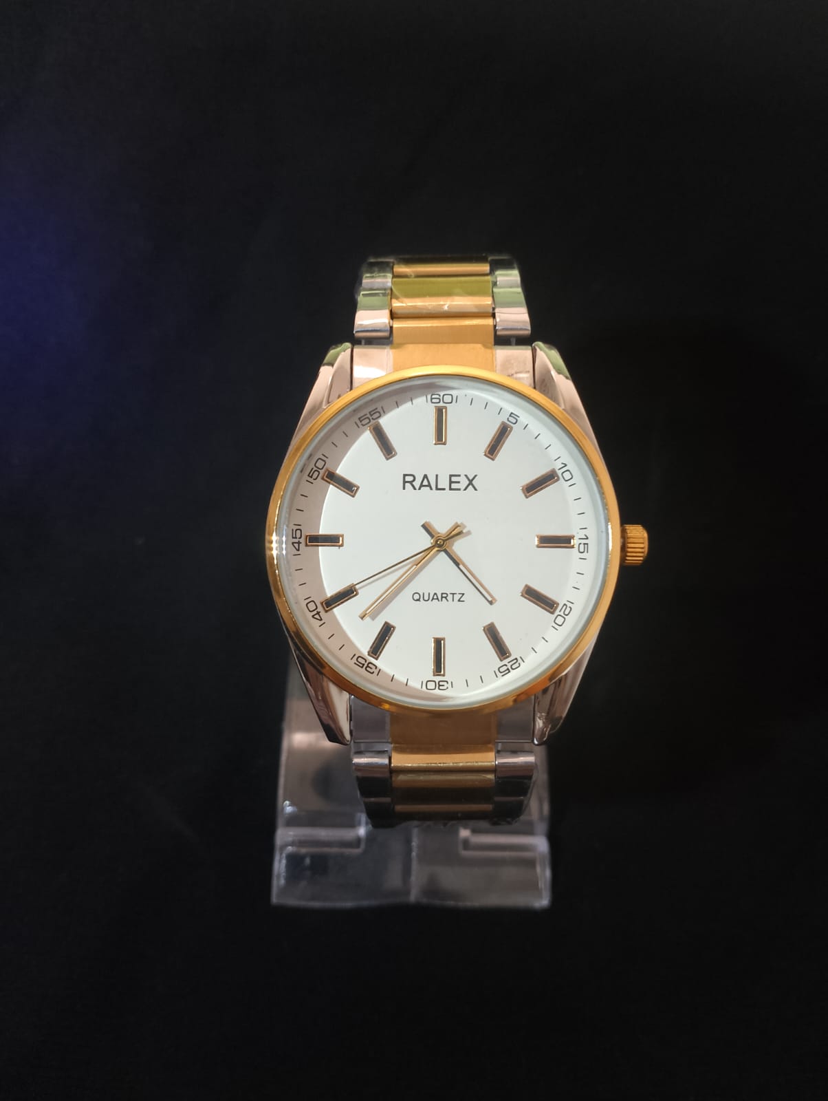 Gold & Silver Finish for a Bold, Timeless Look."