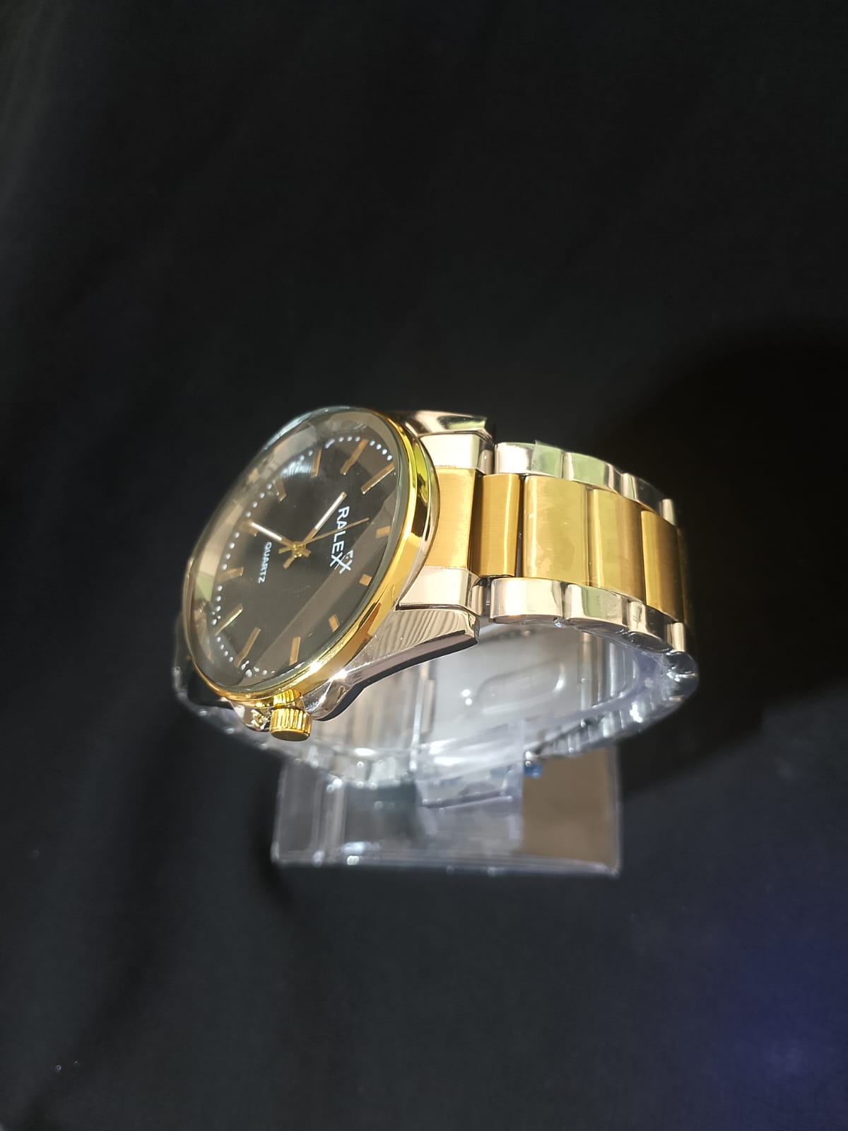 Gold & Silver Finish for a Bold, Timeless Look."