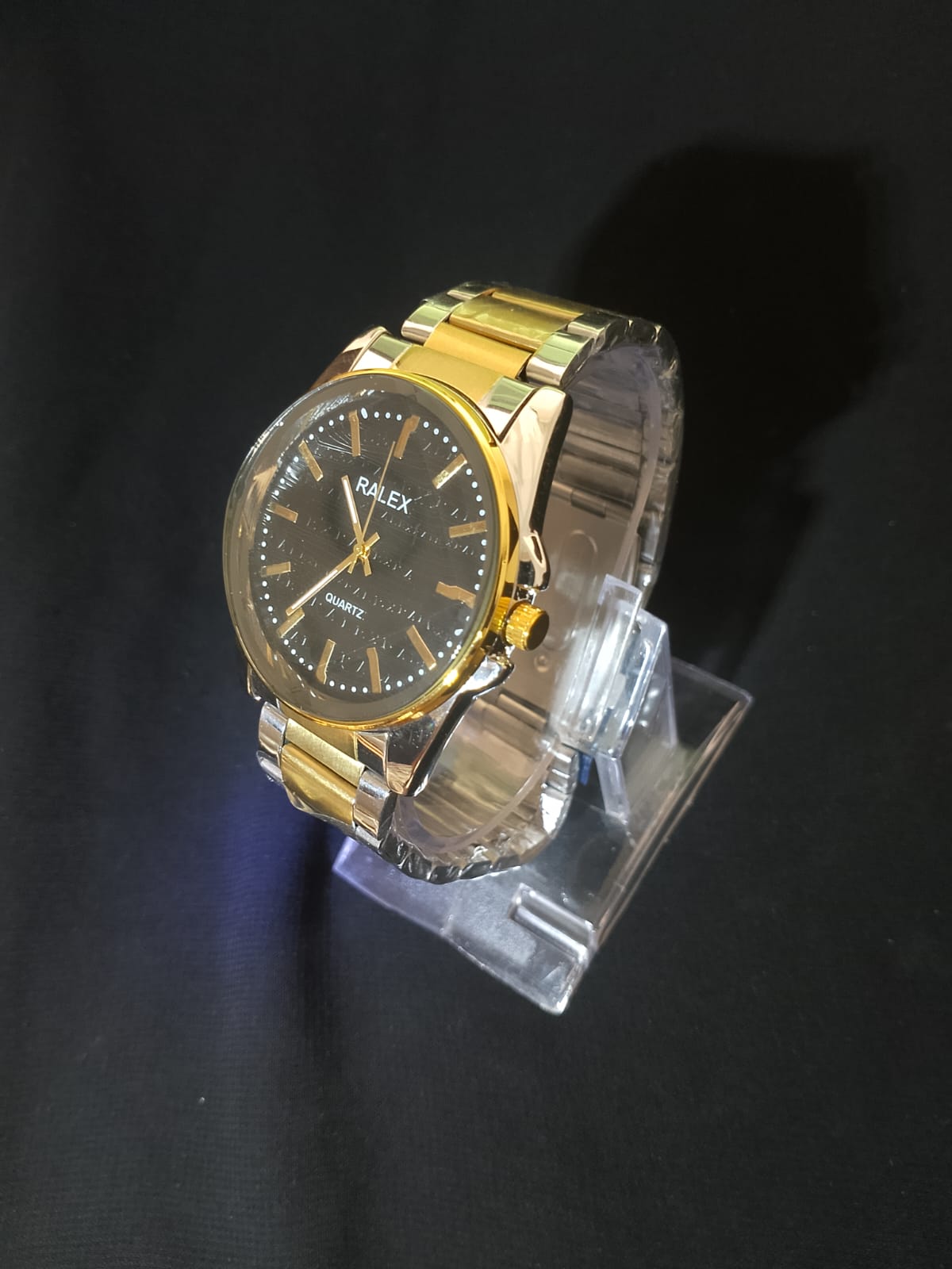 Gold & Silver Finish for a Bold, Timeless Look."