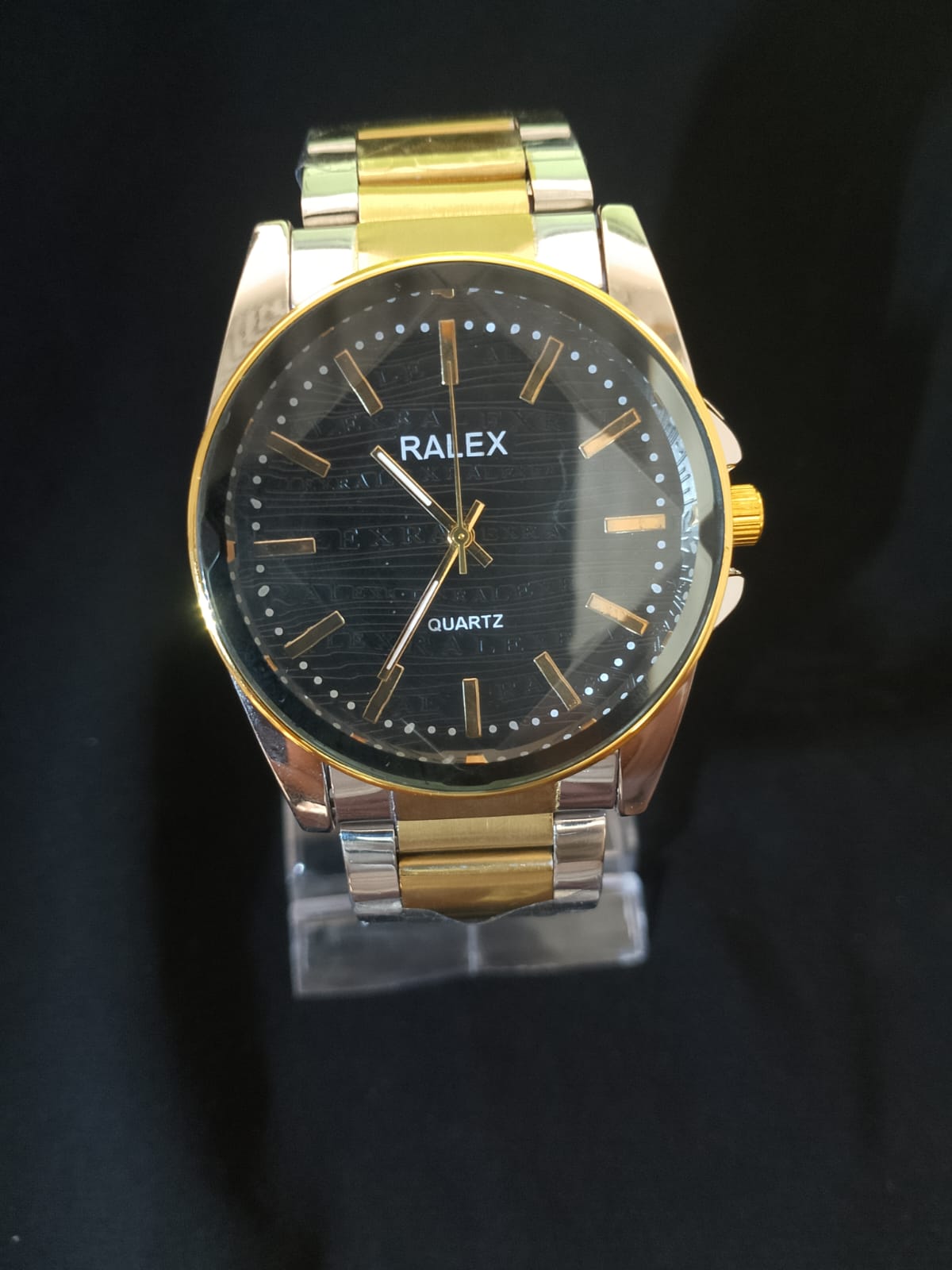 Gold & Silver Finish for a Bold, Timeless Look."